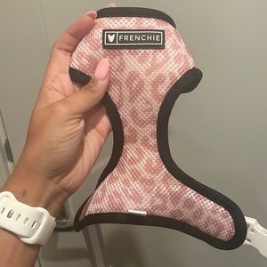 Reversible frenchie harness